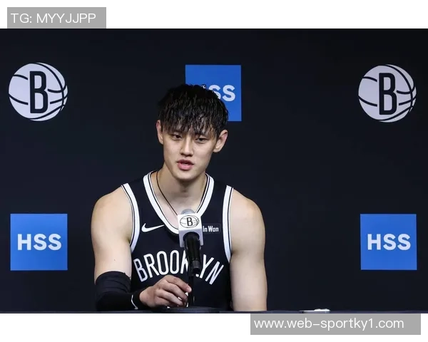 曾凡博亮相澳门布鲁克林篮网全队正式抵达开启新征程